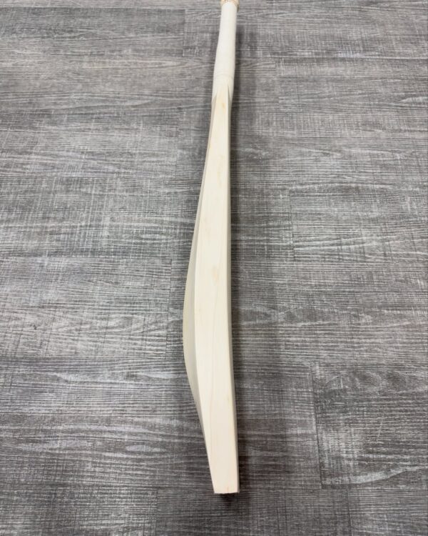 English Willow Cricket Bat - Image 2